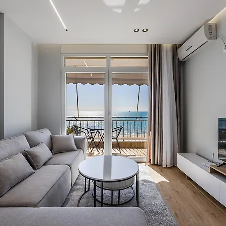 Chic Seafront By Ps Apartman