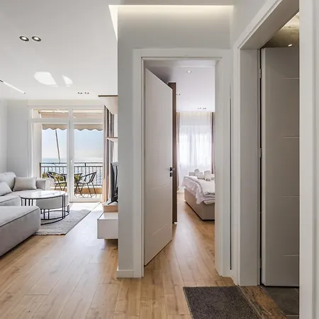 Chic Seafront By Ps Apartman