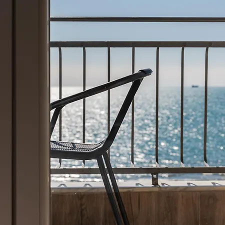 Chic Seafront By Ps Appartement